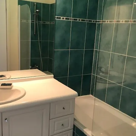 Pretty 38 M With Balcony - 10 Min From The Center *