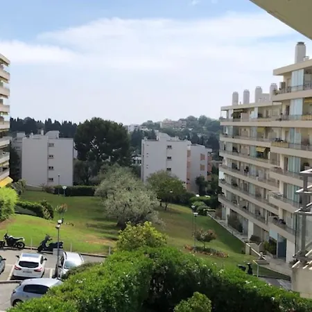 Pretty 38 M With Balcony - 10 Min From The Center * Антиб