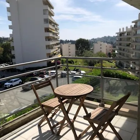 Pretty 38 M With Balcony - 10 Min From The Center *