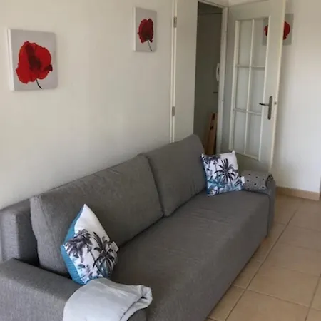 Апартаменты Pretty 38 M With Balcony - 10 Min From The Center