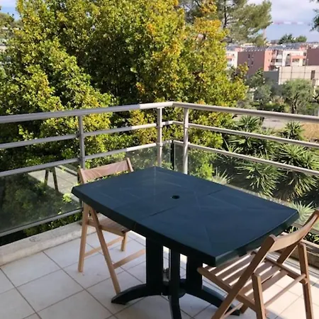 Pretty 38 M With Balcony - 10 Min From The Center Апартаменты